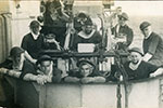 Gun crew. NMRNZN - AAI0077